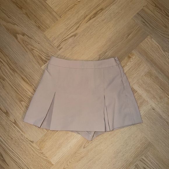 Dynamite Pants - Dynamite Pleated Skort in Light Beige